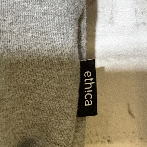 Via rail Canada Gray Graphic Hoodie, unisex hoodie size small - Picture 3 of 8